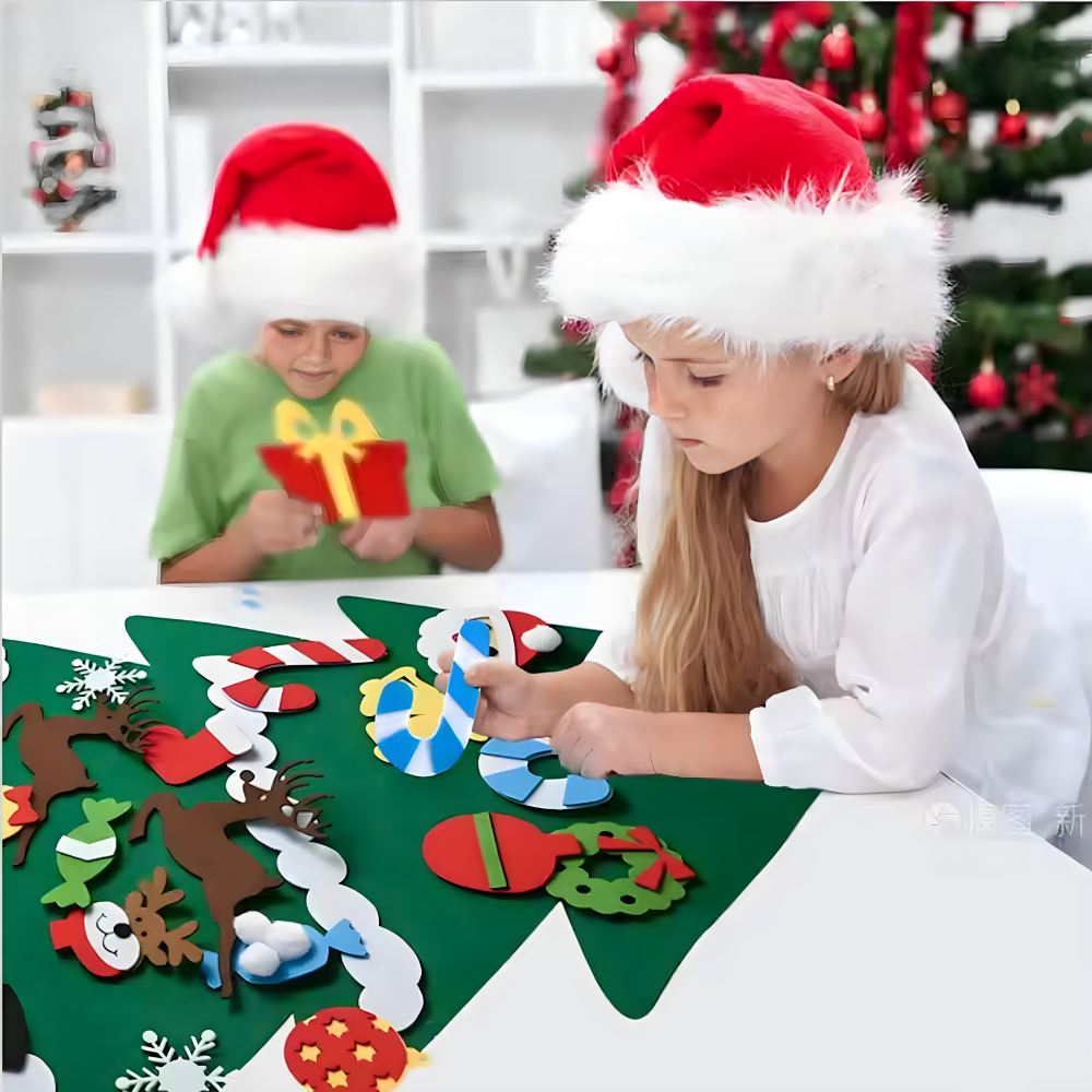 Novogodišnja jelka od filca za zid sa 26 ukrasa koji se lepe