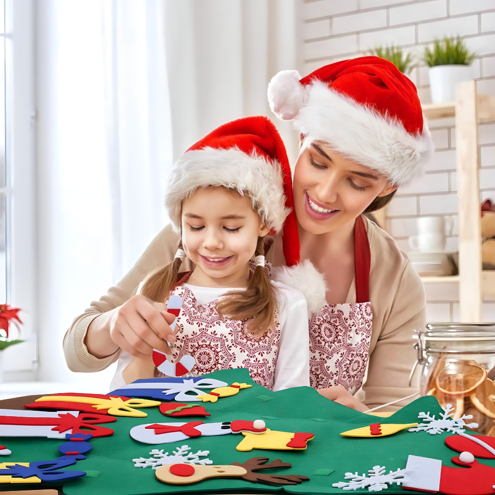 Novogodišnja jelka od filca za zid sa 26 ukrasa koji se lepe