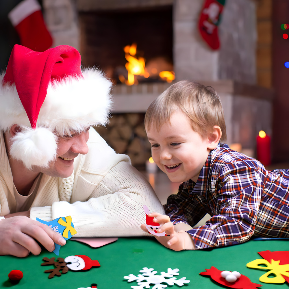 Novogodišnja jelka od filca za zid sa 26 ukrasa koji se lepe