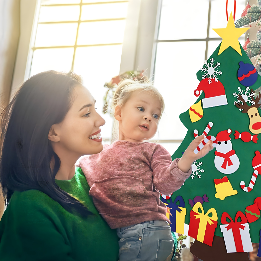 Novogodišnja jelka od filca za zid sa 26 ukrasa koji se lepe